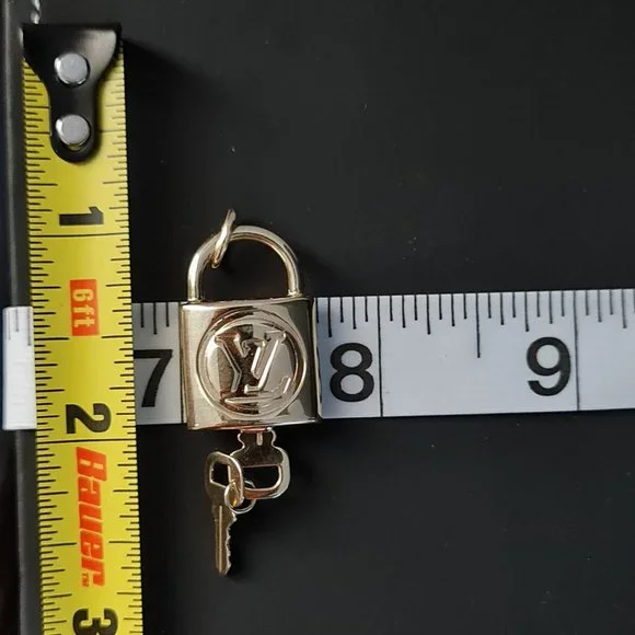 18k gold pendant with unique design - Picture 15 of 16